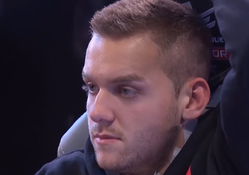 又是小心翼 又是小心翼